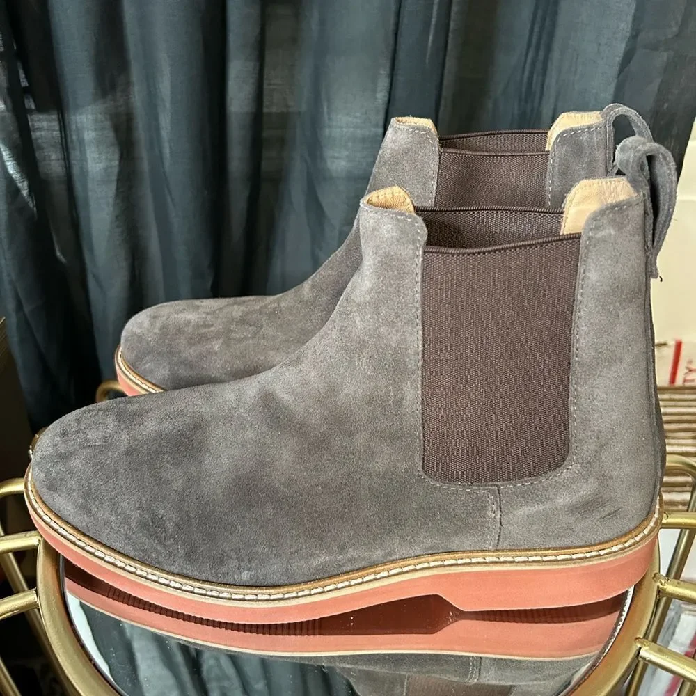 G.H.BASS CHELSEA SUEDE BUCK NEW